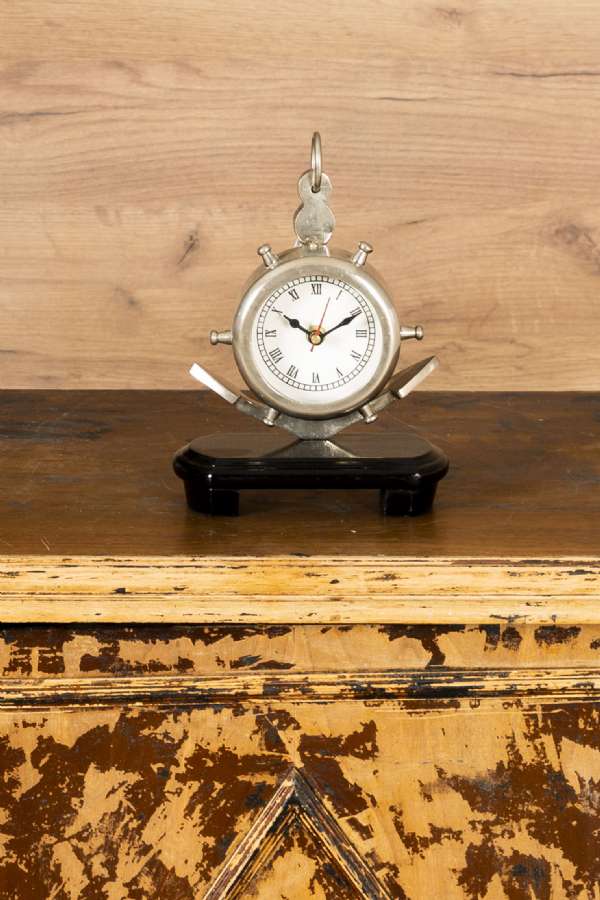 Metal Anchor Figured Table Clock 